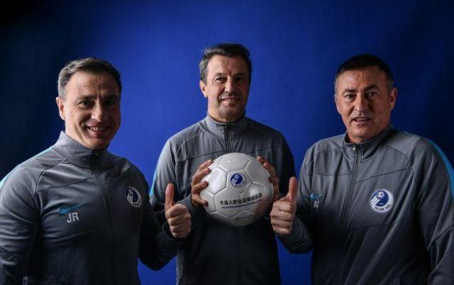 万向娱乐首页-【2021中超巡礼】巨星+名帅离去 大连人重成小球会