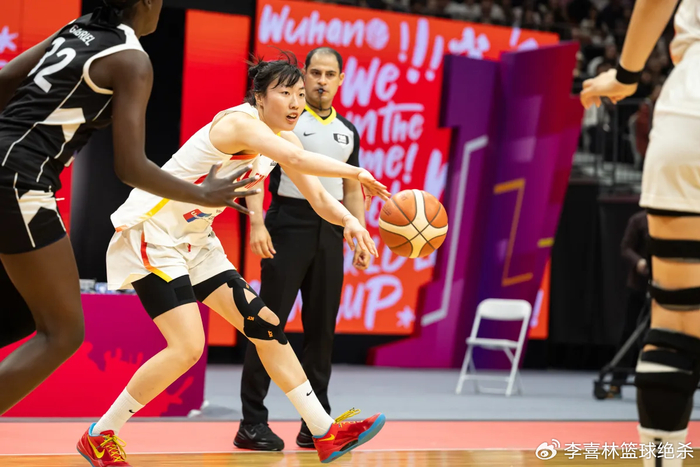 万向娱乐官方网站-在场赢24分！中国女篮24岁1米86王牌闪耀：李梦替身变3D悍将|三分球|小前锋|罗欣棫|宫鲁鸣|篮板_新浪体育_新浪新闻